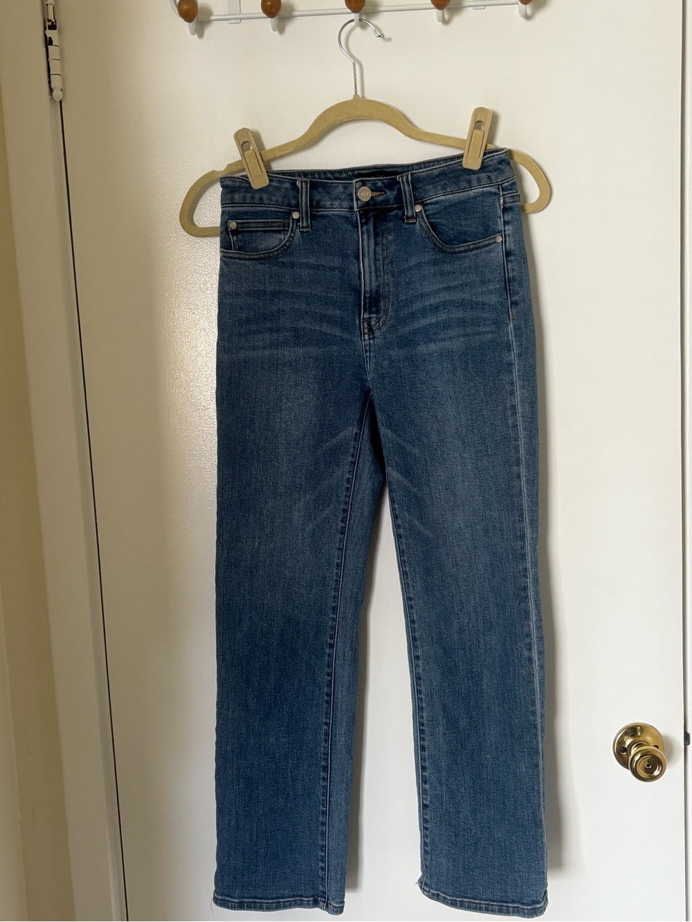 Quince Straight-Leg Jeans in Medium Blue Wash